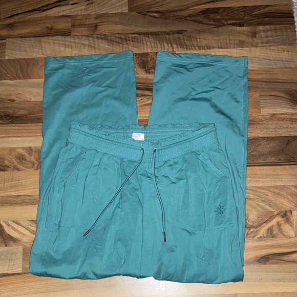UV Skinz Everyday Wide Leg Pants River Women’s Sz M Smocked Drawstring Waist - Picture 3 of 10